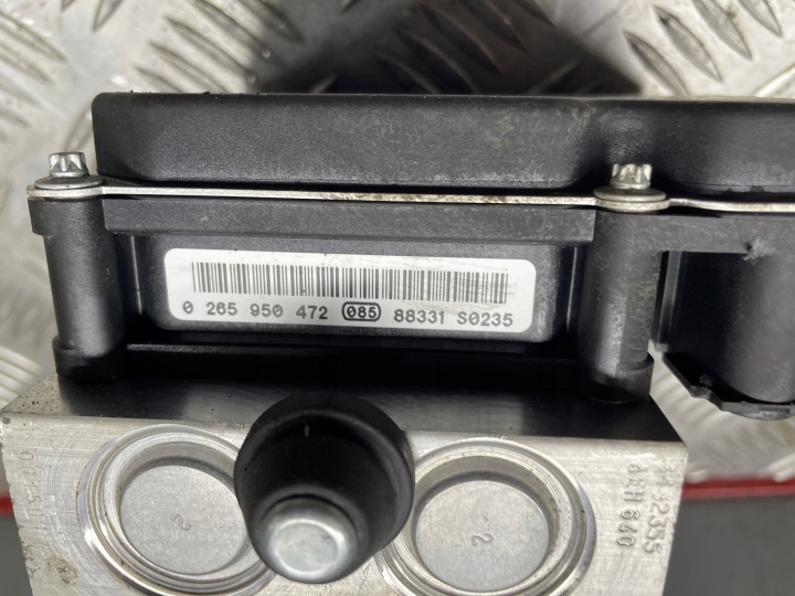 POMPE CONTRÔLEUR ABS 0265950472 LAND ROVER DISCOVERY III 2,7 TDV6