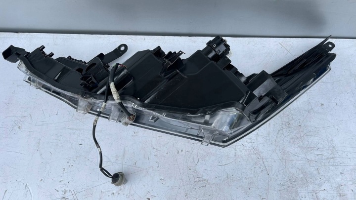 PHARE AVANT DROITE CÔTÉ TOYOTA COROLLA E160 E170 LIFT 2016-19R.