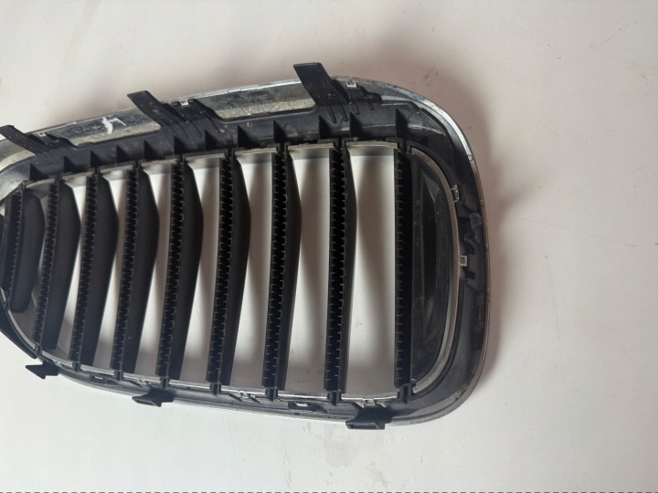 GRILLE CALANDRE RÉSERVOIR GAUCHE BMW 5 G30 G31