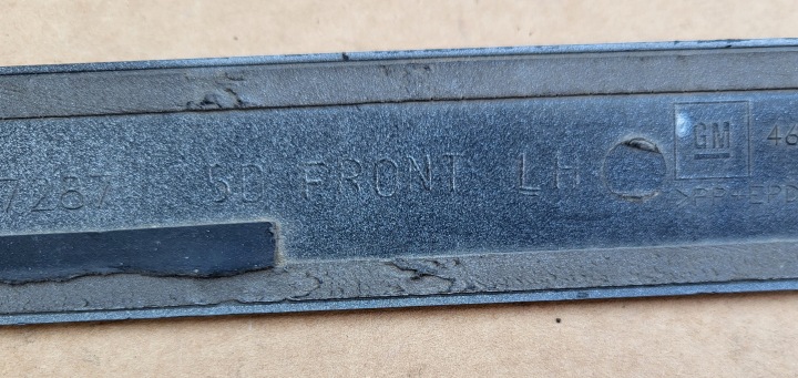 MOULURE AVEC PORTES GAUCHE AVANT OPEL CORSA C 5D ORIGINAL