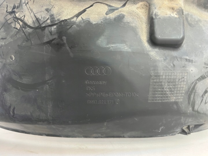 AUDI A4 B9 8W0 PASSAGE DE ROUE AVANT GAUCHE 8W0821171G