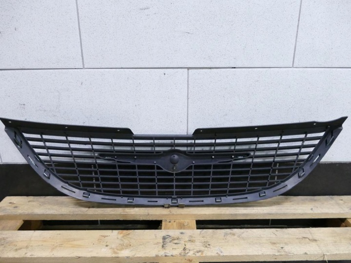 CHRYSLER VOYAGER IV GRILLE CALANDRE RADIATEUR 03R