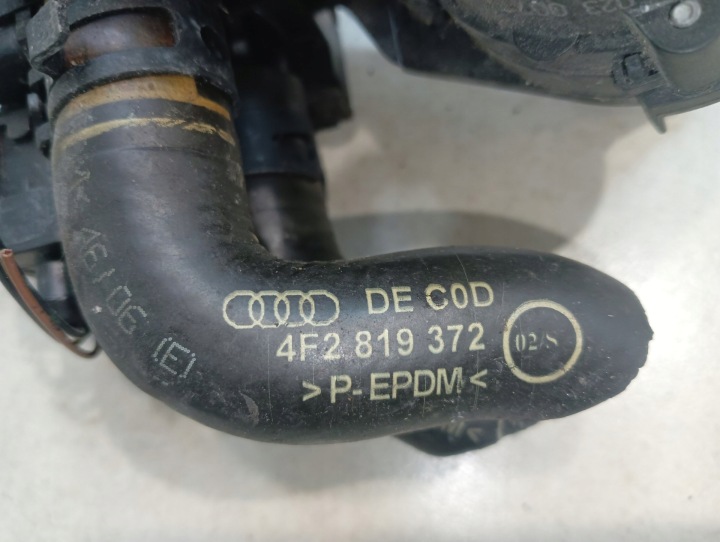 POMPE EAU AUDI A6 C6 4F2819372