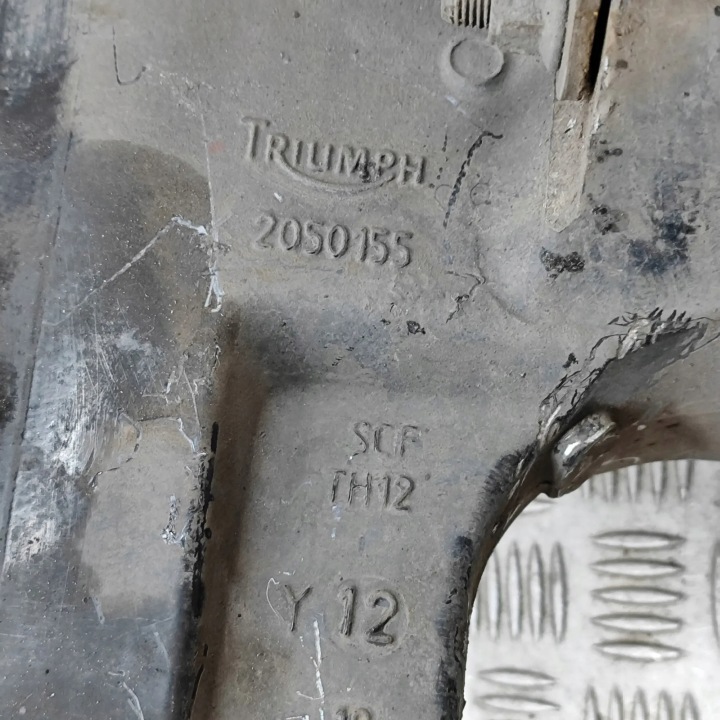 BRAS DE SUSPENSION ARRIÈRE TRIUMPH TROPHY 2050155 28391902 1.2L 99KW 2013