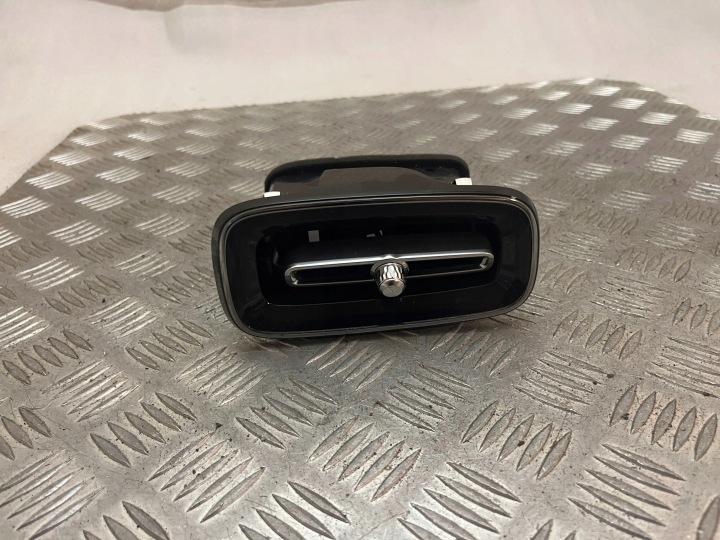VOLVO XC40 LATÉRALE GRILLE CONDUIT D'AIR TABLEAU DE BORD INSTRUMENTATION