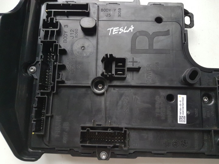 MODULE CONTRÔLEUR CONFORT DROIT TESLA MODÈLE 3 LIFT 21-