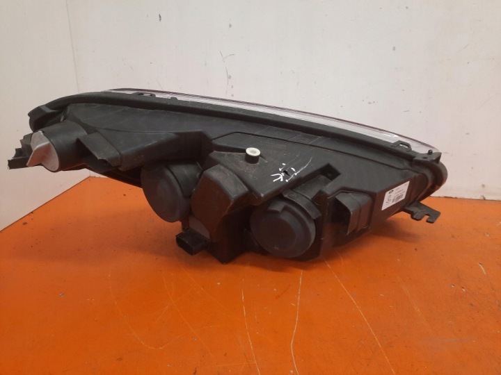 FORD COURIER 13- PROJECTEUR GAUCHE PHARE AVANT AVANT JT7613W030AD