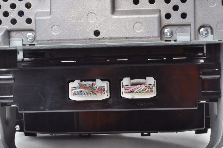 TOYOTA AVENSIS II T25 RADIO PANNEAU CLIMATISATION 86120-05081