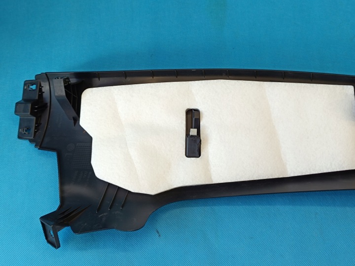 VW GOLF VIII VARIANT 1.5 E-TSI 2021 R PROTECTION MONTANTS PASSAGE DE ROUE GAUCHE 5H9867765B