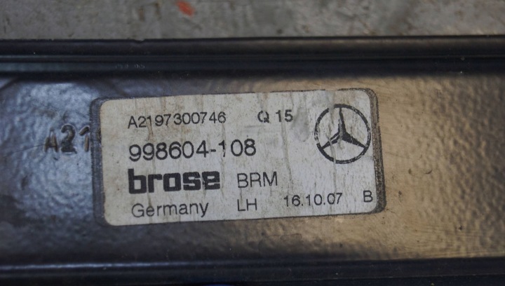 MERCEDES W219 CLS ÉLÉVATEUR VITRES DROIT ARRIÈRE A2197300746 (MH99)