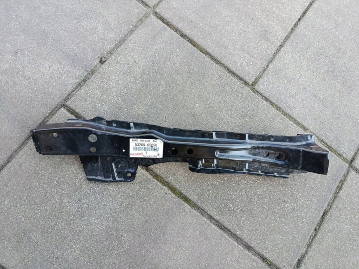 SUPPORT VERTICAL DROIT RENFORCEMENT COURROIE AVANT TOYOTA AVENSIS III T27 15-18