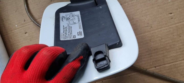Q5 8R SQ5 LIFT CLAPET GOULOTTE DE REMPLISSAGE CARBURANTS LY9C 8R0809999B