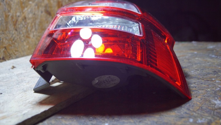 HONDA CR-V III PHARE DROIT ARRIÈRE (S2546)