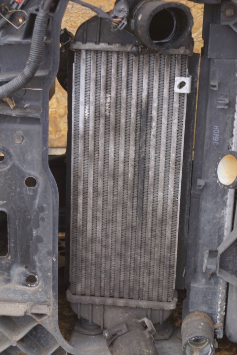 HYUNDAI IX 35 PANNEAU AVANT RADIATEURS VENTILATEUR 1.7 CRDI (D799)