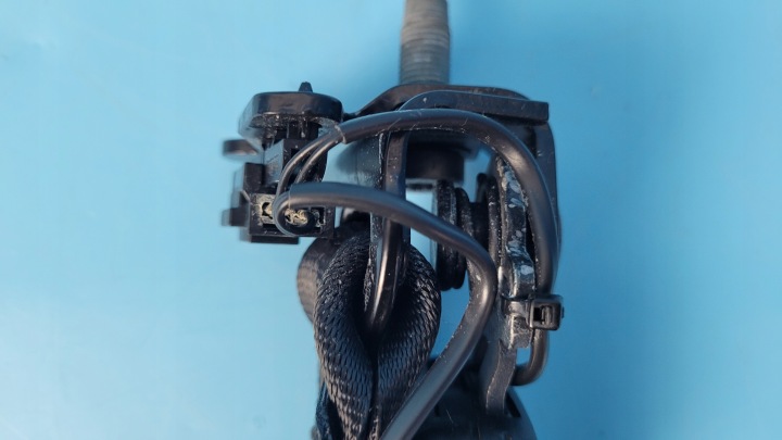 MERCEDES W177 A180 2.0 CDI AGRAFE COURROIE DROITE MILIEU ARRIÈRE A1778602200