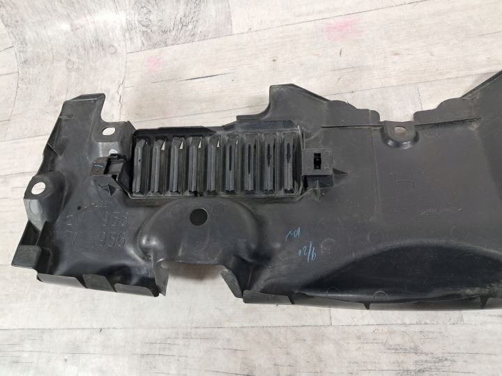 TOYOTA RAV4 V PROTECTION COURROIE SUPÉRIEURE AVANT AVANT 16681-25020