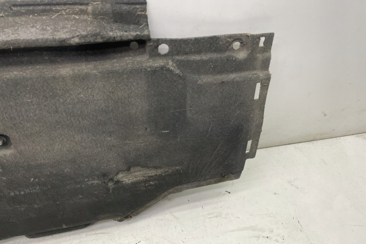 DROITE PROTECTION CHÂSSIS AUDI A4 (8W2, B9) 8W0825208 2.0L DIESEL 110KW 2015