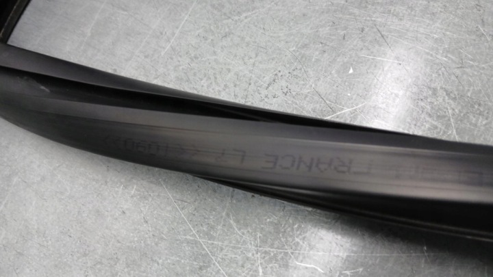JOINT D'ÉTANCHÉITÉ DROITE ARRIÈRE VOLVO V70 II 2.4D5 00-05R