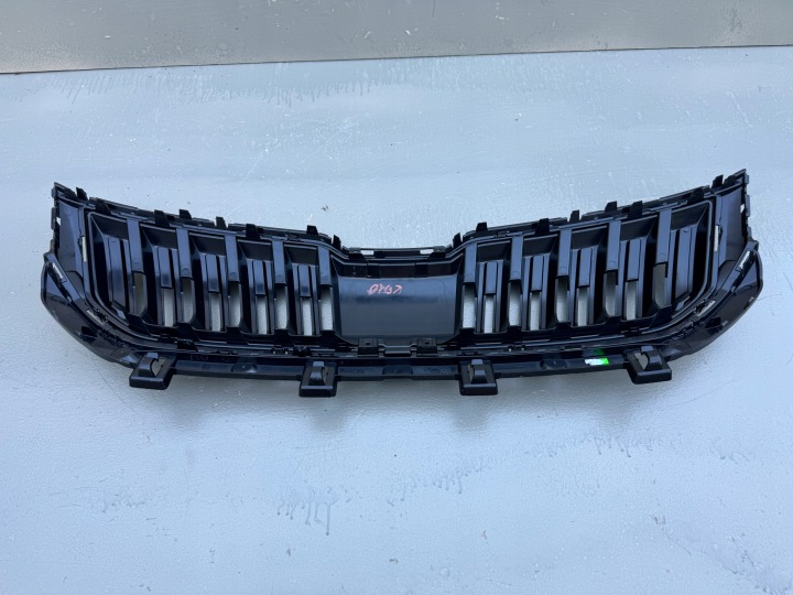 SKODA KAROQ 17R- GRILLE CALANDRE PARE-CHOCS AVANT AVANT 57A853653B