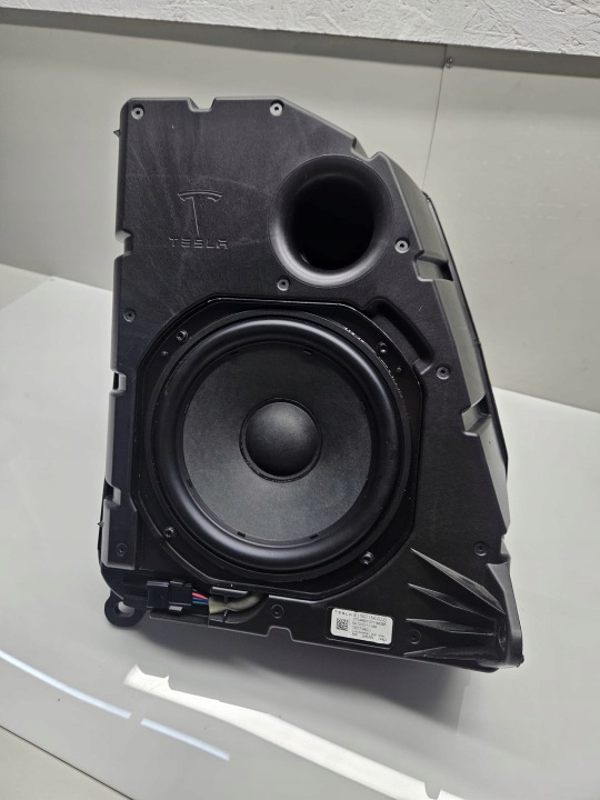 TESLA HAUT-PARLEUR SUBWOOFER MODÈLE Y 1507154-00-D