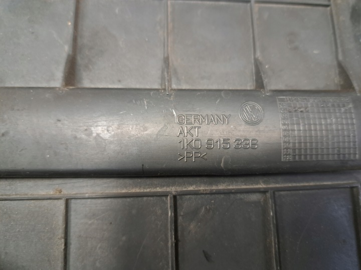 SUPPORT CHÂSSIS BATTERIE AUDI A3 8P 2.0TDI 1K0915333B 1K0915336