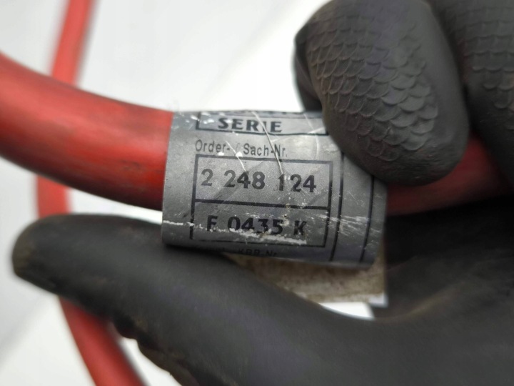 BMW 5 E39 2000 PLUS SERRE-CÂBLE FIL BATTERIE