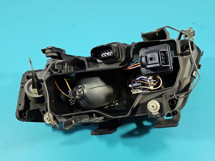 PROJECTEUR DROIT PHARE AVANT AUDI A6 C5 EUROPE
