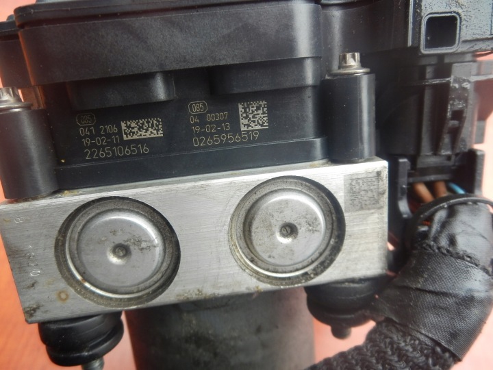 POMPE CONTRÔLEUR ABS IVECO DAILY 14-