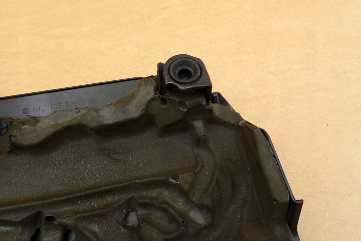 AUDI SEAT SKODA COUVERCLE PROTECTION MOTEUR SUPÉRIEURE 04L103954T OE