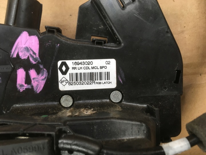 SERRURE ARRIÈRE RENAULT MEGANE IV 4 825025222R 825032022R