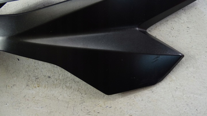 N449 SUZUKI GSX-8S GSX8S 800 24' PROTECTION DÉFLECTEUR D'AIR CASQUETTE DROITE 51812-25L0