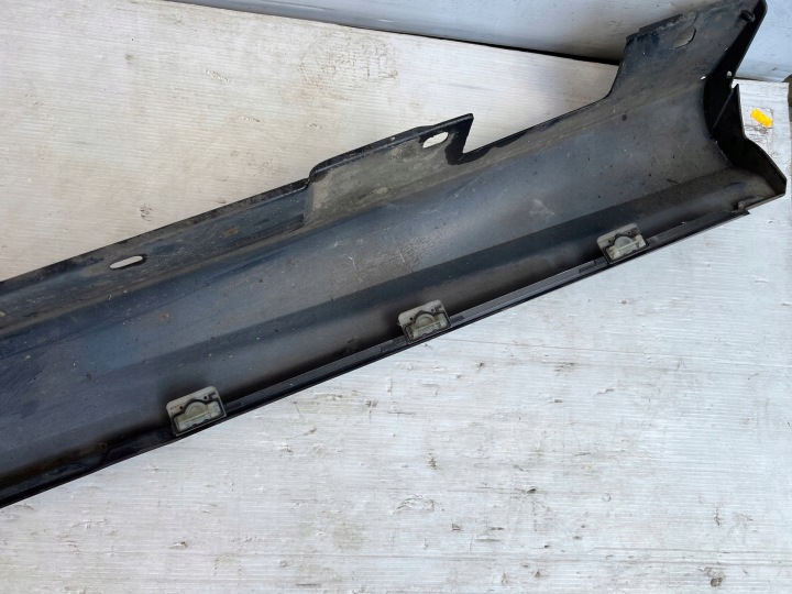 NADKLADKA SEUIL GAUCHE MERCEDES-BENZ C (W204) A2046981354