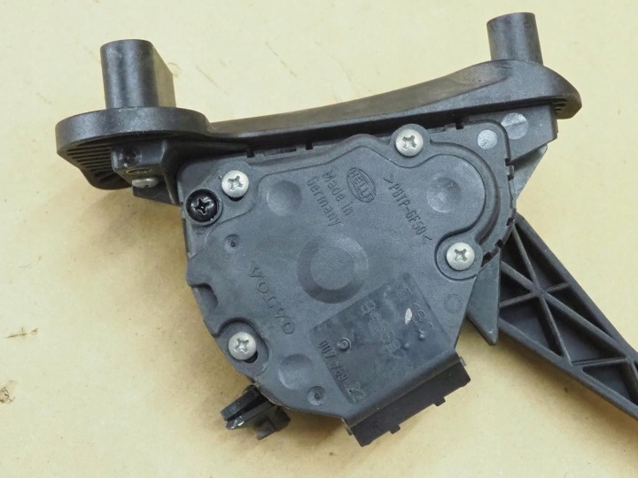 POTENTIOMÈTRE PÉDALE GAZ EUROPE 9496822 VOLVO S60 1 I 2.4 B 140 KM 00-04