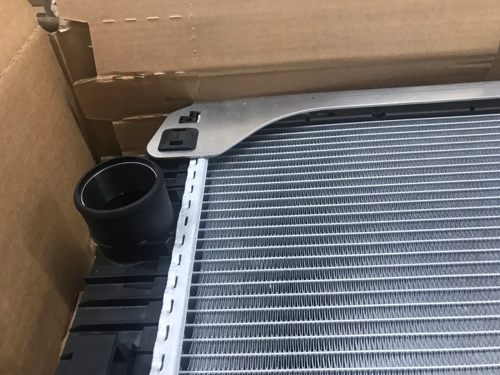 RADIATEUR IVECO EUROTRAKKER ORIGINE BEHR OE