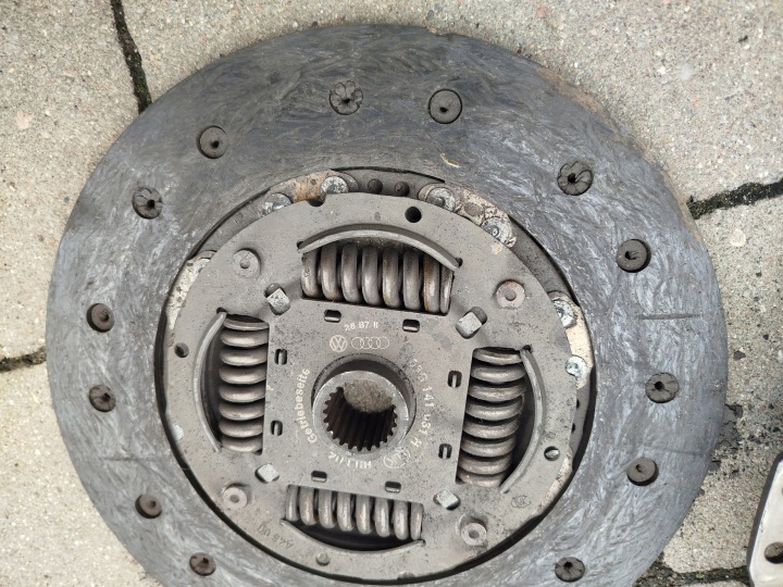 DISQUE ADHÉRENCE AUDI A4 (8EC, B7) 03G141031H 2.0L DIESEL 100KW 2006