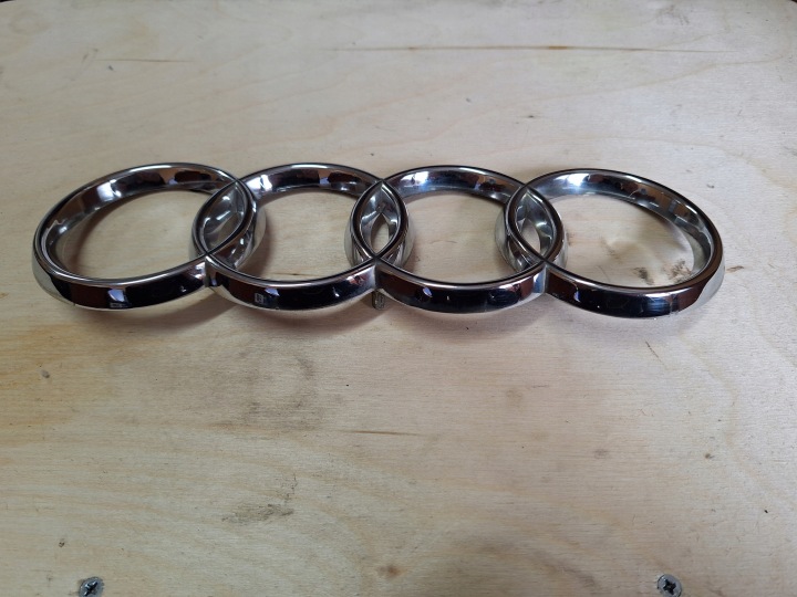 EMBLÈME INSIGNE LOGO AVANT AUDI 80 B3 893853605 ORIGINAL