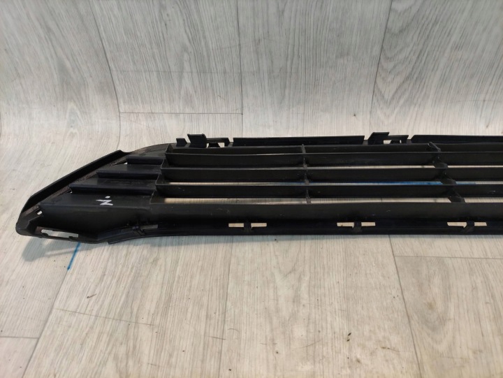 TOYOTA AVENSIS T270 LIFT CENTRALE GRILLE PARE-CHOCS AVANT 5311205100