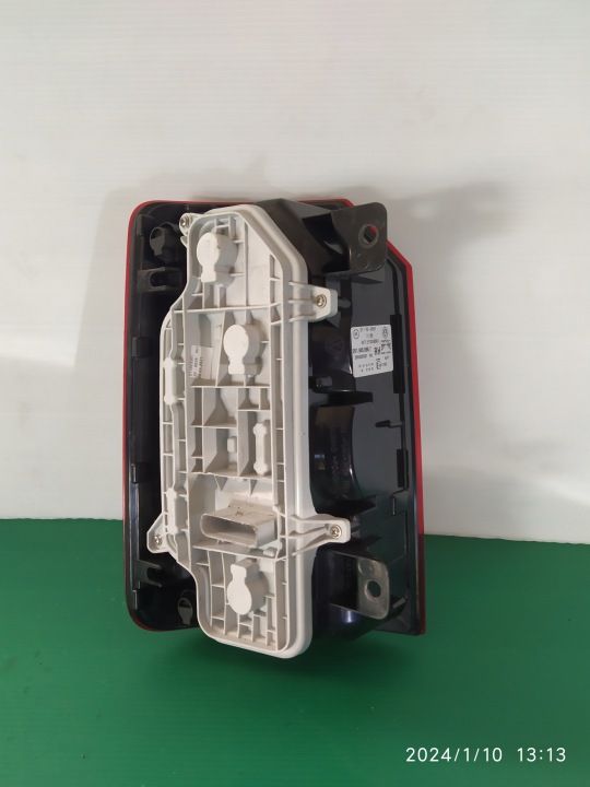 PHARE DROIT ARRIÈRE VW CADDY 2K5 LIFT 2K1945096
