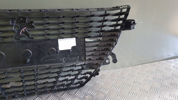 PEUGEOT 208 GRILLE CALANDRE PARE-CHOCS AVANT AVANT