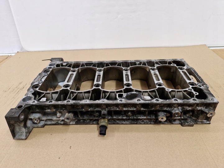 VOLVO V40 II 2 V60 I 2.0 D SUPPORT CUVETTES HUILEUSE BAS MOTEUR