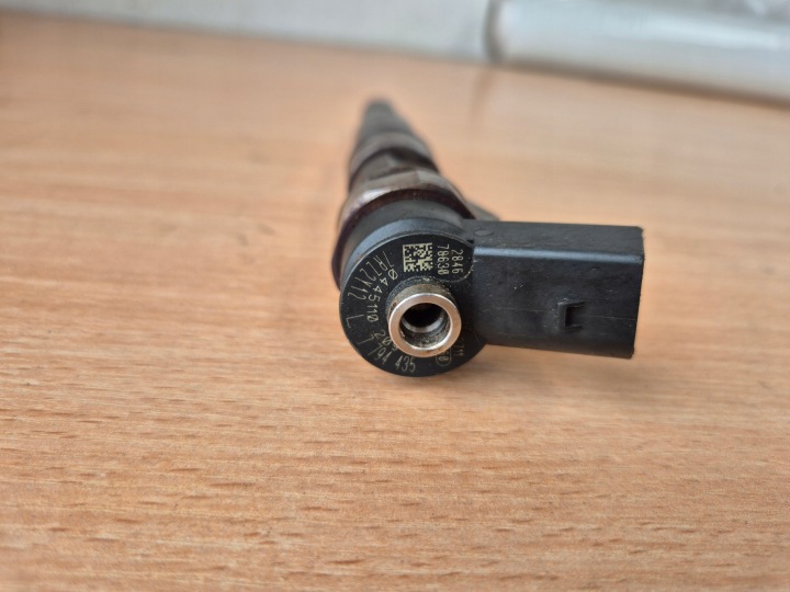 BMW E87 E90 E92 E93 E60 E61 2.0D 3.0D M47 M57 INJECTEUR 13537794435