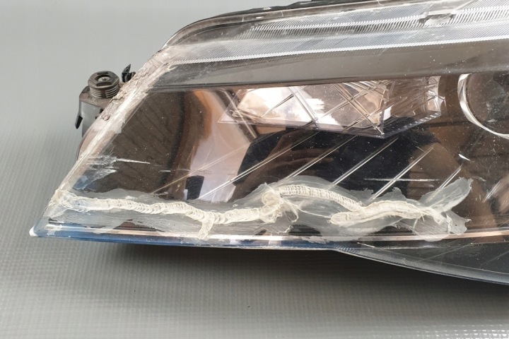 PHARE GAUCHE AVANT SKODA SUPERB II (3T4) 3V2941015A 1.6L DIESEL 77KW 2012