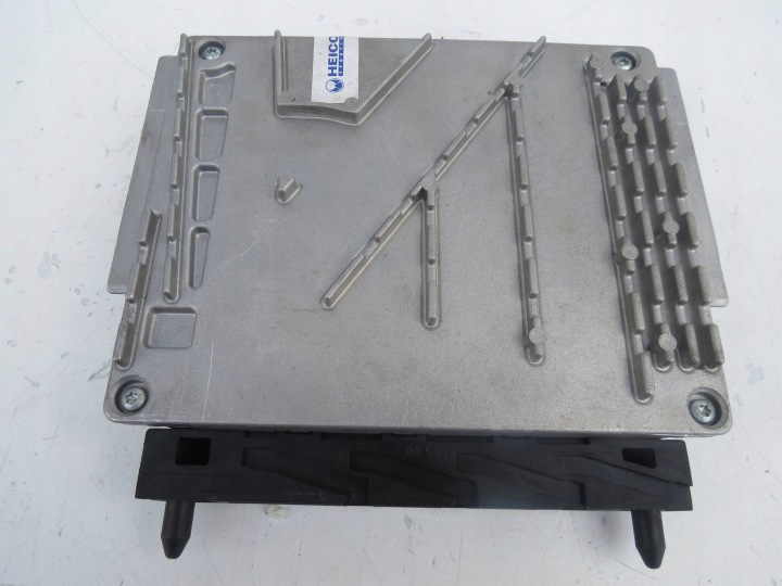 ORDINATEUR CONTRÔLEUR MOTEUR VOVLO XC90 2.4 30637733A