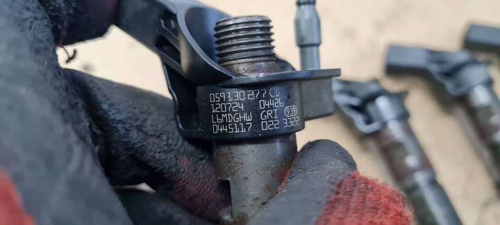 INJECTEUR CARBURANTS 059130277CD AUDI VW 3.0 D
