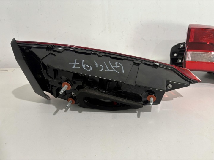 AUDI Q3 II 83A 18- ENSEMBLE PHARE ARRIÈRE GAUCHE DROITE