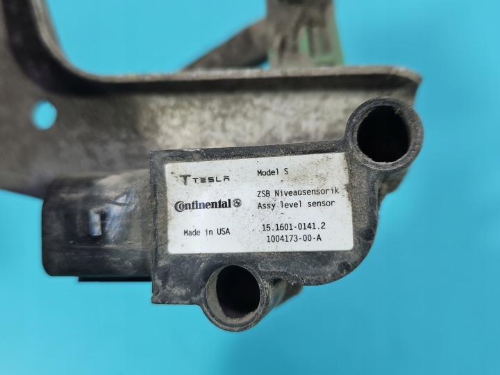 CAPTEUR NIVELLEMENT XÉNON TESLA MODÈLE AVEC 1004173-00-A