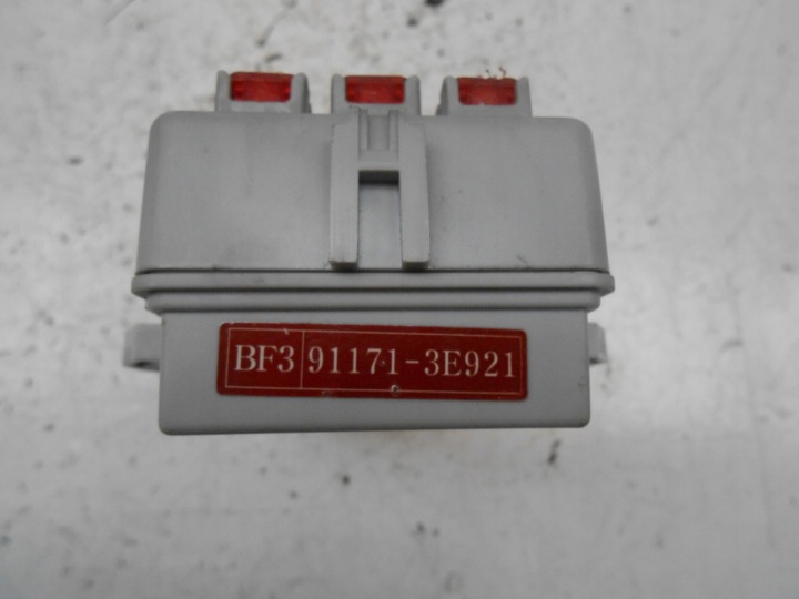 KIA SORENTO BOÎTE FUSIBLES MODULE FUSIBLE 911713E921