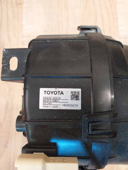 TOYOTA PRIUS C AQUA YARIS 3 VENTILADOR BATERII 