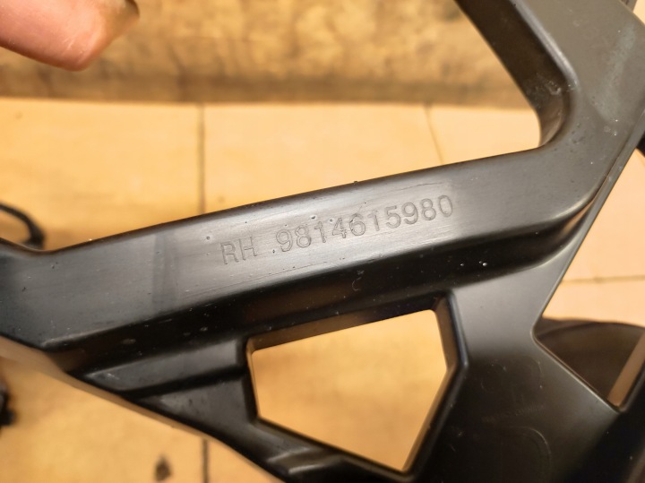 GLISSIÈRE FIXATION PARE-CHOCS DROIT ARRIÈRE 5008 II 2 LIFT