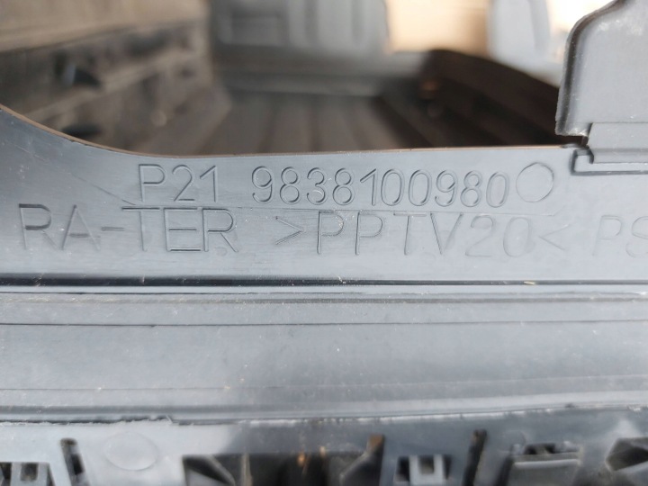 STORE JALOUSIE RADIATEUR PEUGEOT 208 II 2008 II 9836865380